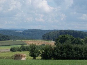 Landschaft mit Strohballen